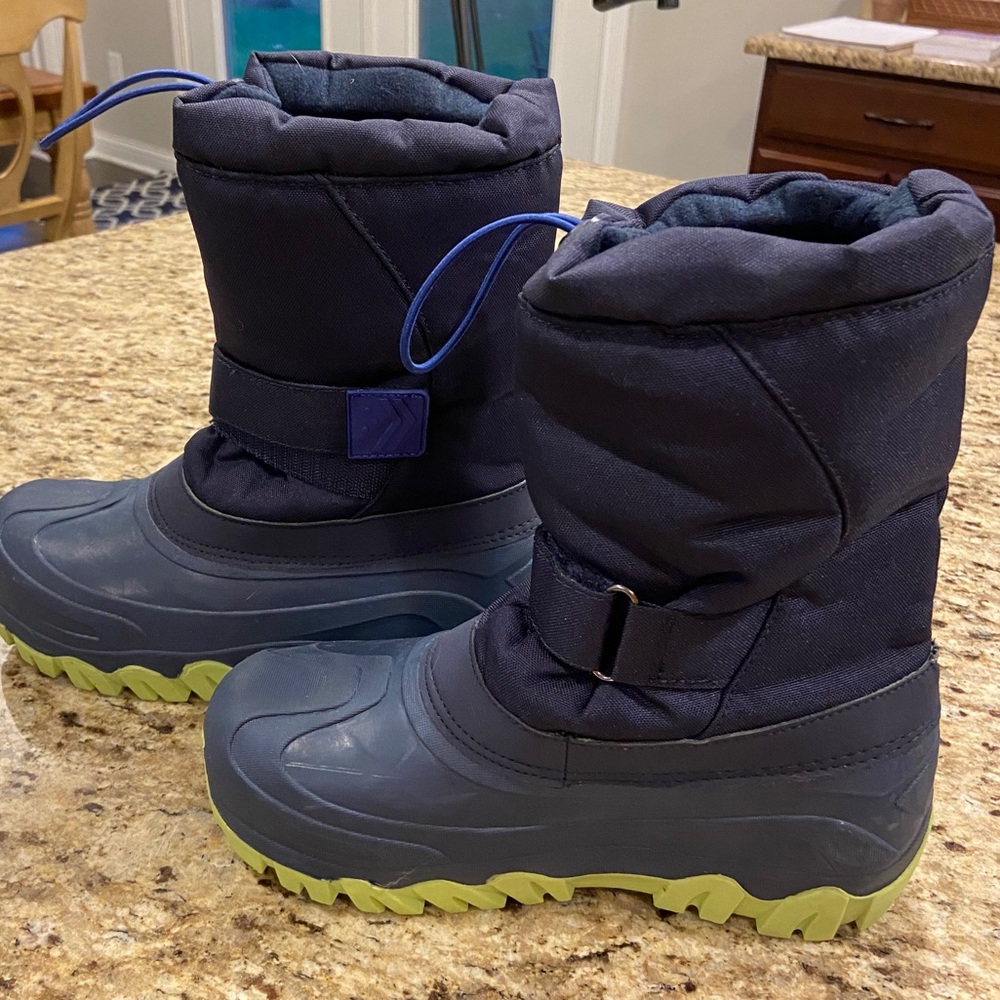 Boys size 5 snow boots - ThermoLite